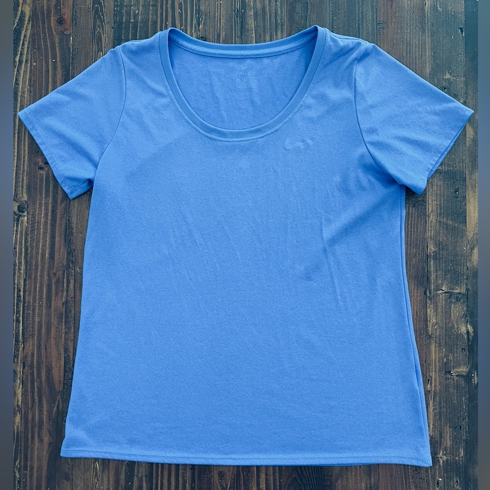 Women’s Size Large NIKE Drifit Short Sleeve Crew Neck Shirt - Periwinkle Blue